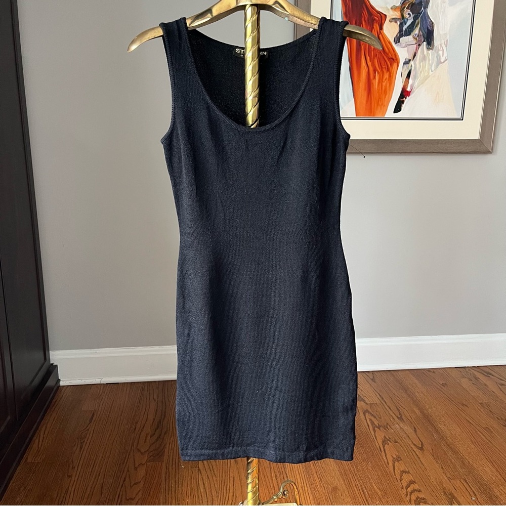 St.John Basics Santiago Knit Scoop-Neck Sleeveless Dress Black Size 2